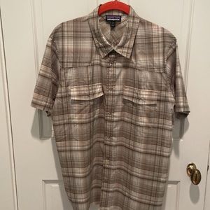 Patagonia Sz Medium Mens Tan Plaid Shirt Short Sleeves